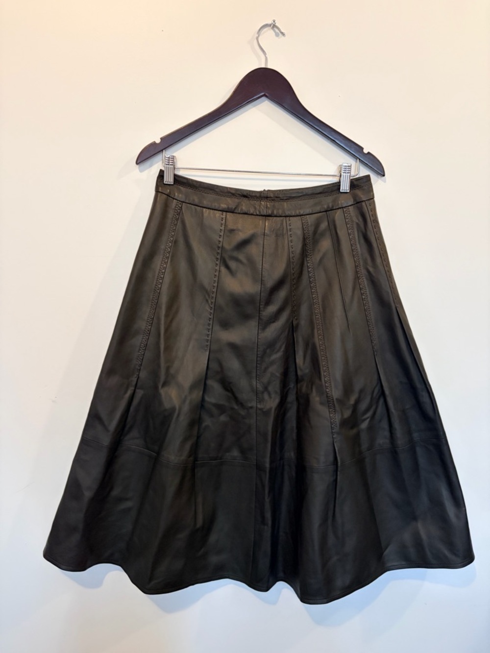 TUZZI Nappa Lamb Leather Soft Black Leather A-Line Midi Skirt w Stitching Detail